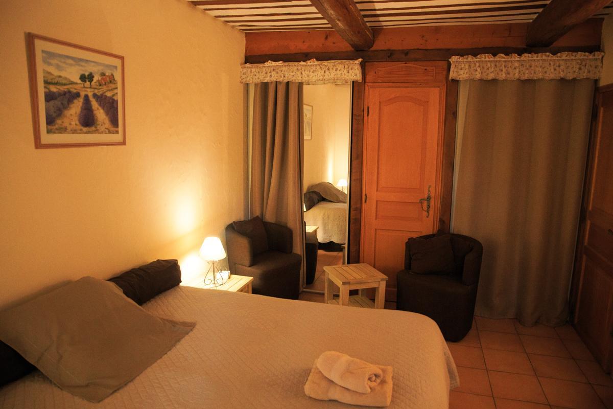 Mas Des Vertes Rives Bed & Breakfast Chateauneuf-de-Gadagne Exterior photo